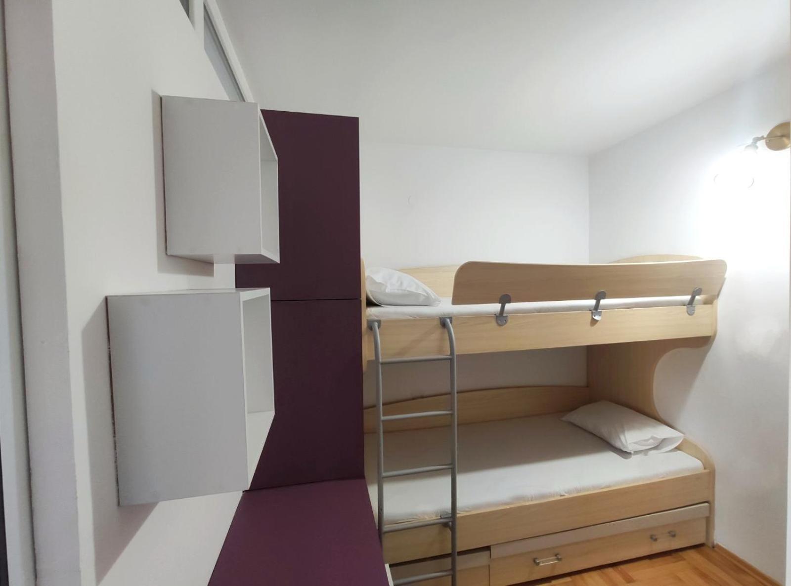 Urban Hostel & Apartments Skopje Pokoj fotografie